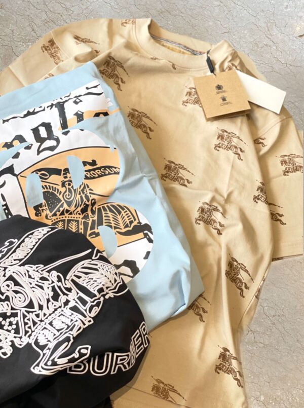 FIRST COPY BURBERRY EXCLUSIVE COTTON LYCRA ROUND NECK OVERSIZED FITS - Image 3