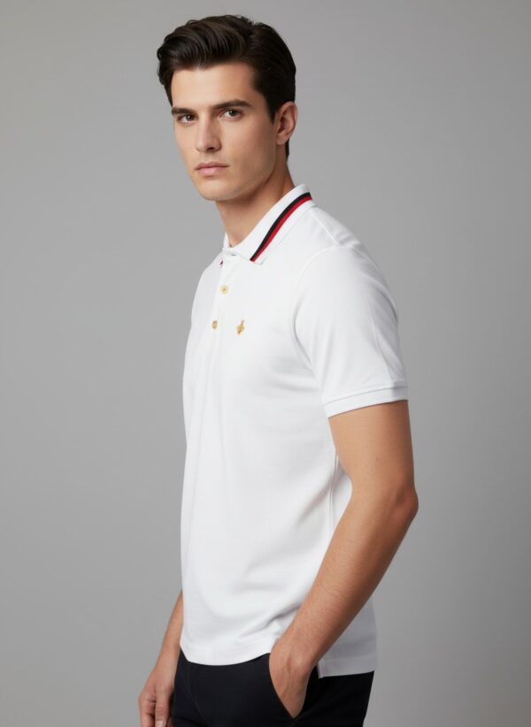 First Copy Gucci Bee Logo White T-Shirt for Men – Premium Streetwear Style - Image 3