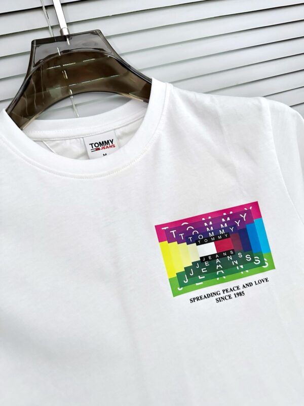 First Copy Tommy Hilfiger Exclusive Crew Neck T-Shirt - Image 4