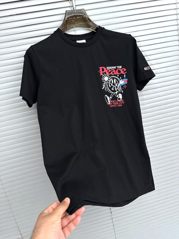 First Copy Tommy Hilfiger Exclusive Crew Neck T-Shirt - Image 15