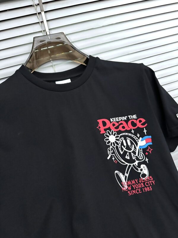 First Copy Tommy Hilfiger Exclusive Crew Neck T-Shirt - Image 10