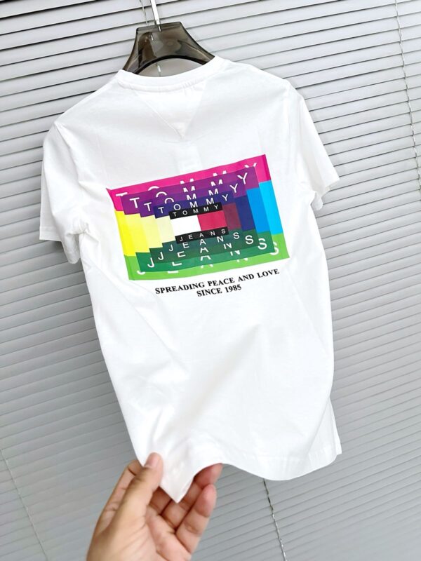 First Copy Tommy Hilfiger Exclusive Crew Neck T-Shirt - Image 3