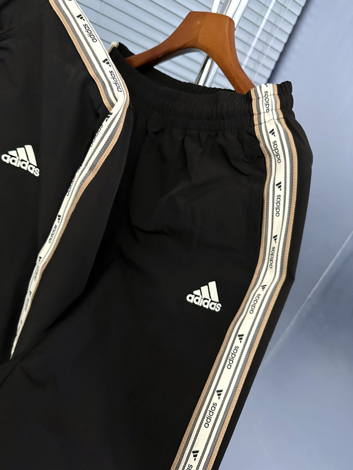 ADIDAS ORIGINAL STORE ARTICLE TRACK SET - Image 9