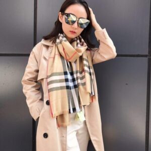 FIRST COPY BURBERRY SEMI WINTER STOLES