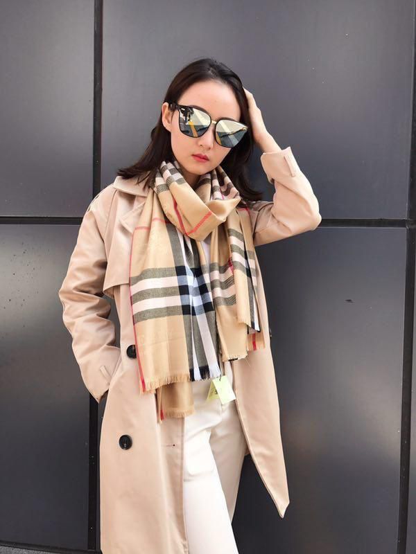 FIRST COPY BURBERRY SEMI WINTER STOLES