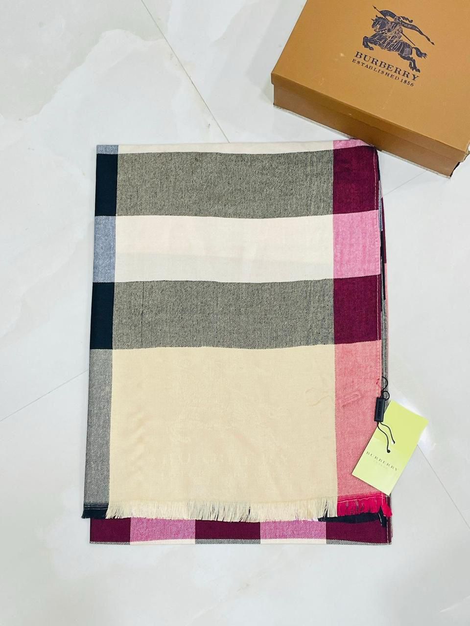 FIRST COPY BURBERRY SEMI WINTER STOLES - Image 3